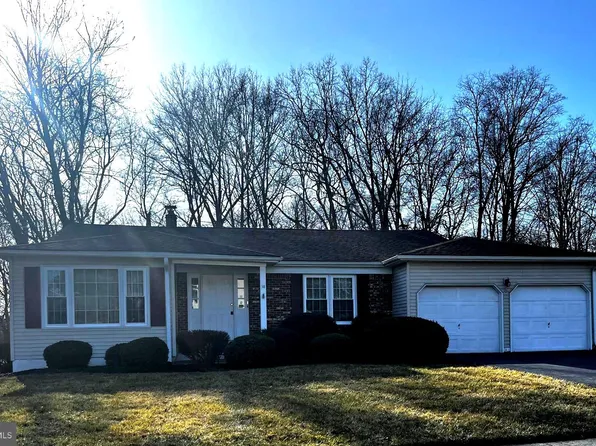 38 Colleen Cir, Ewing, NJ 08638