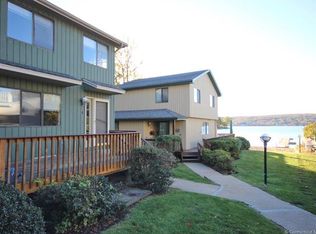 8 Clearwater Ln, East Hampton, CT 06424