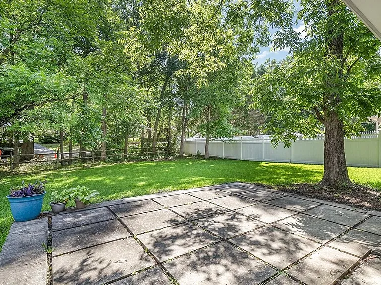 409 Edgewood Ct — Photo 24