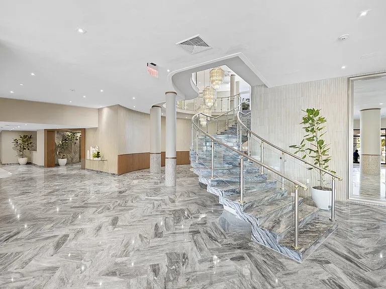 5401 Collins Ave #620 — Photo 28