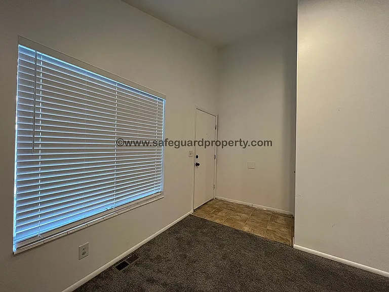 1906 E Jeremy Ct — Photo 5