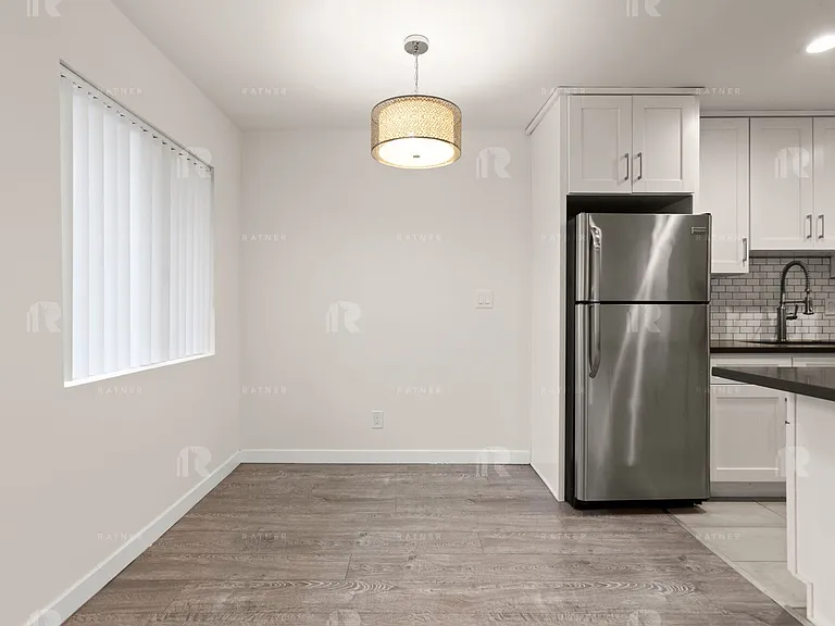 (AR/GA/YO:B) 7259 Willoughby Avenue — Photo 5