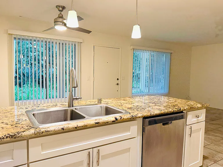 369 Avocado St — Photo 3