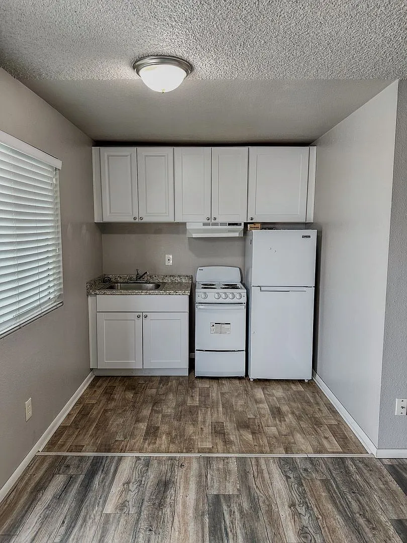 Eastpointe — Photo 4