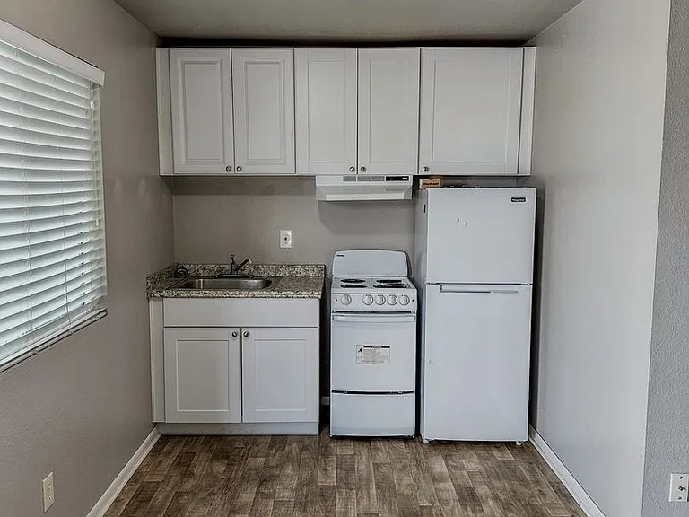 Eastpointe — Photo 31