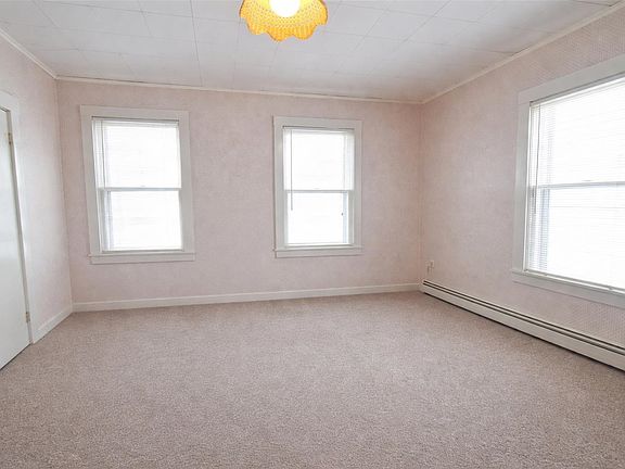 4th image of 138 Maple Street