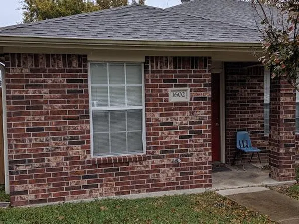 1602 Enloe Ct, Bryan, TX 77802