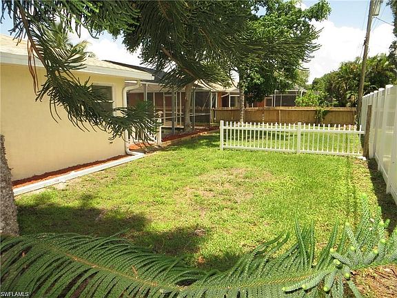 4th image of 933 SE 20th Pl