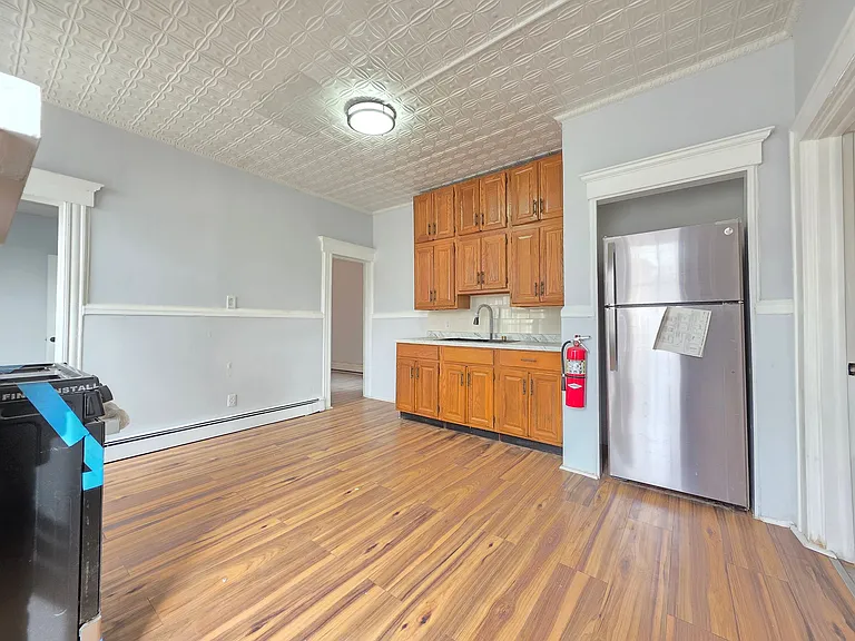 8 Lincoln Ave #1 — Photo 7
