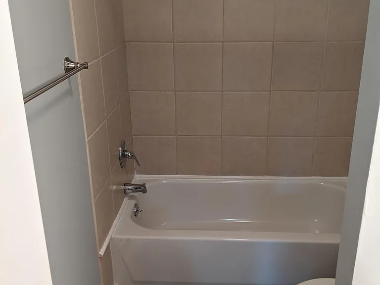 440 Edinburgh Rd — Photo 13