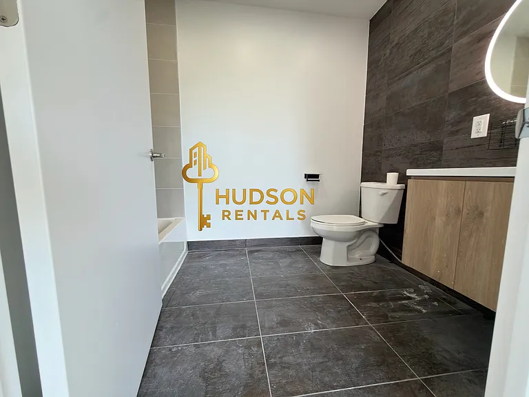 553 Market St #5E — Photo 6