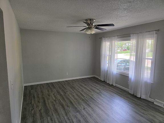 4th image of 2211 Waveland Dr