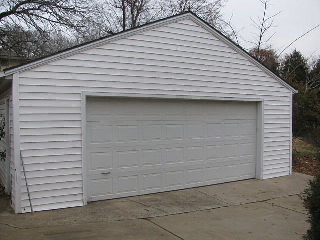 2nd image of 1021 S Olive St