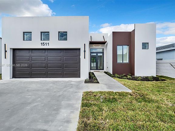 3rd image of 1511 SW 40th Ter