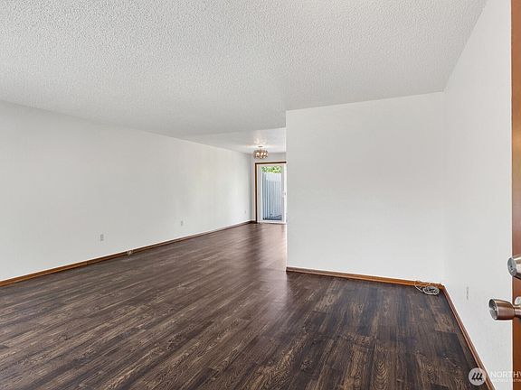 4th image of 508 Forest Circle #4C