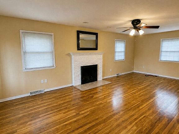 3rd image of 4103 N Newcastle Dr