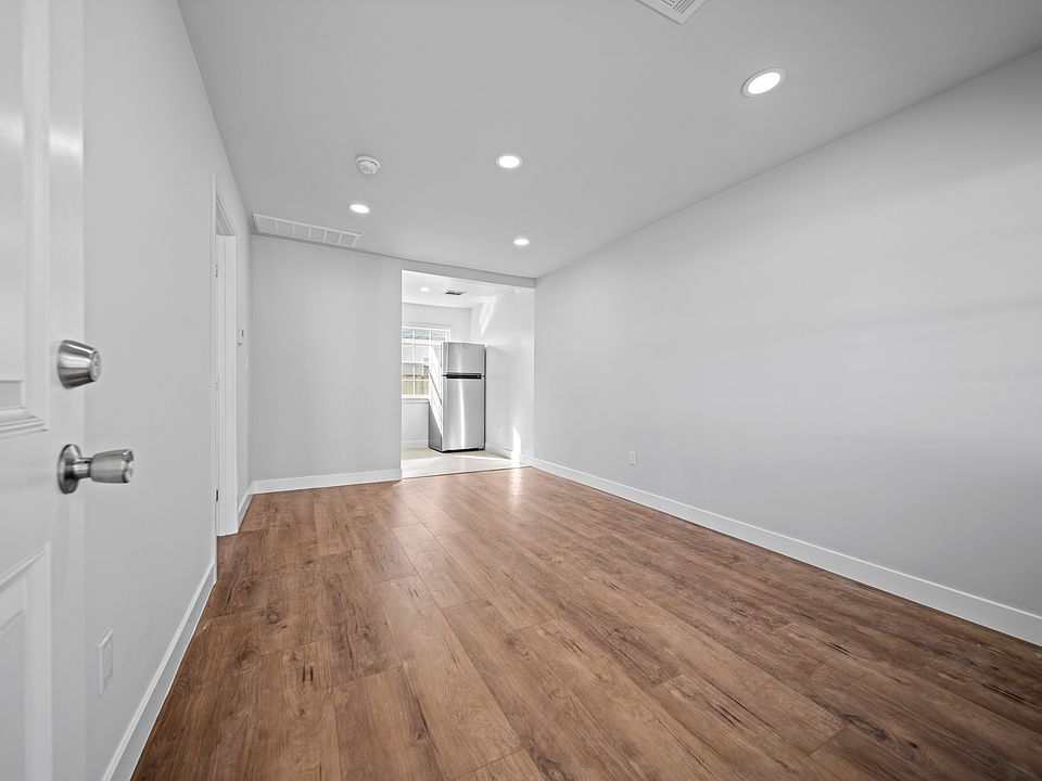 1st image of 1687 N Hollywood Way