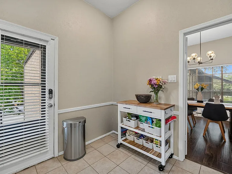 10401 High Hollows Dr #201 — Photo 12
