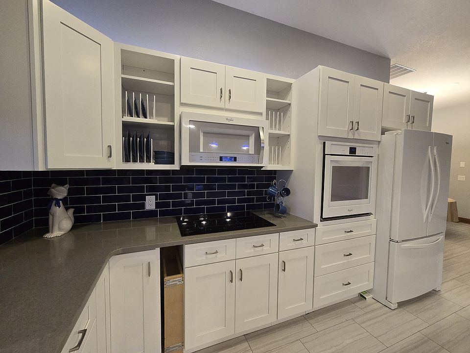 Kitchen and kitchen storage