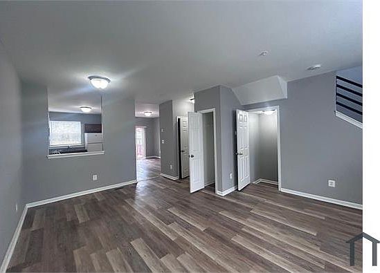 3rd image of 2500 Francis St