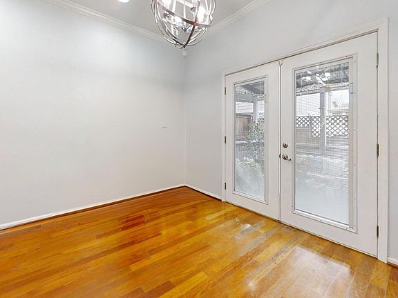 4th image of 221 Preston Ct
