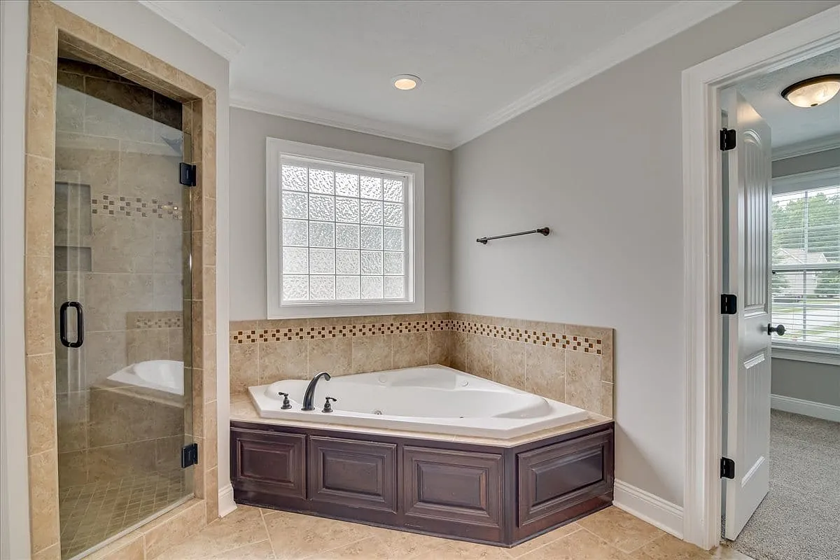 212 Clyde Avenue - 1 — Photo 4