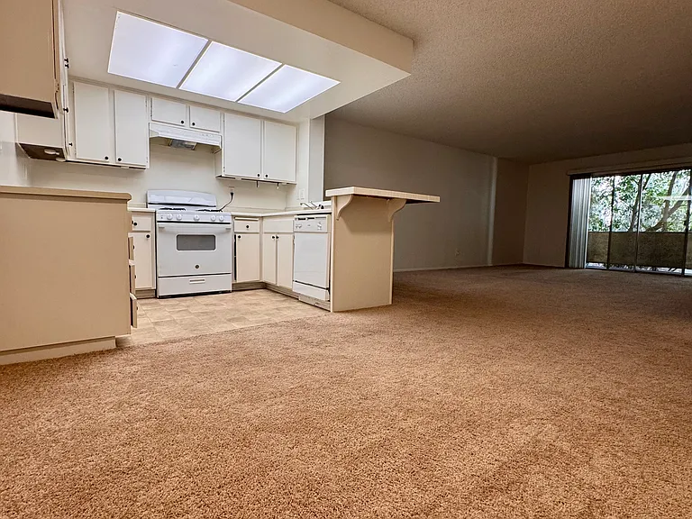4901 Whitsett Ave #206 — Photo 7