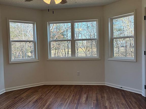 5th image of 220 Bluff Rd