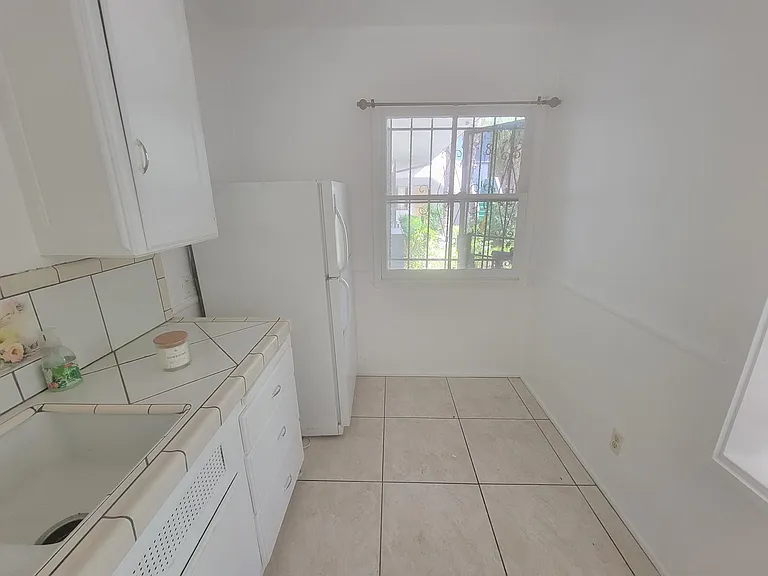 875 N Hoover St — Photo 10