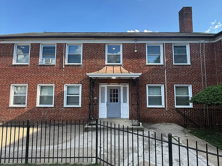 451 Burbank St SE — Photo 1