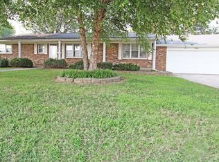 1006 W Grant St, Dexter, MO 63841