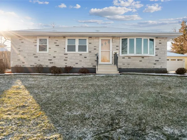 2915 B Ave NW, Cedar Rapids, IA 52405