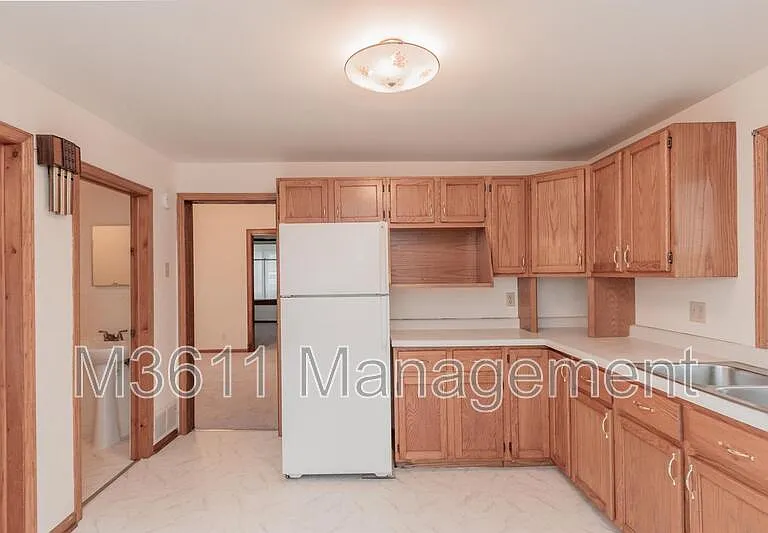 446 E St — Photo 24