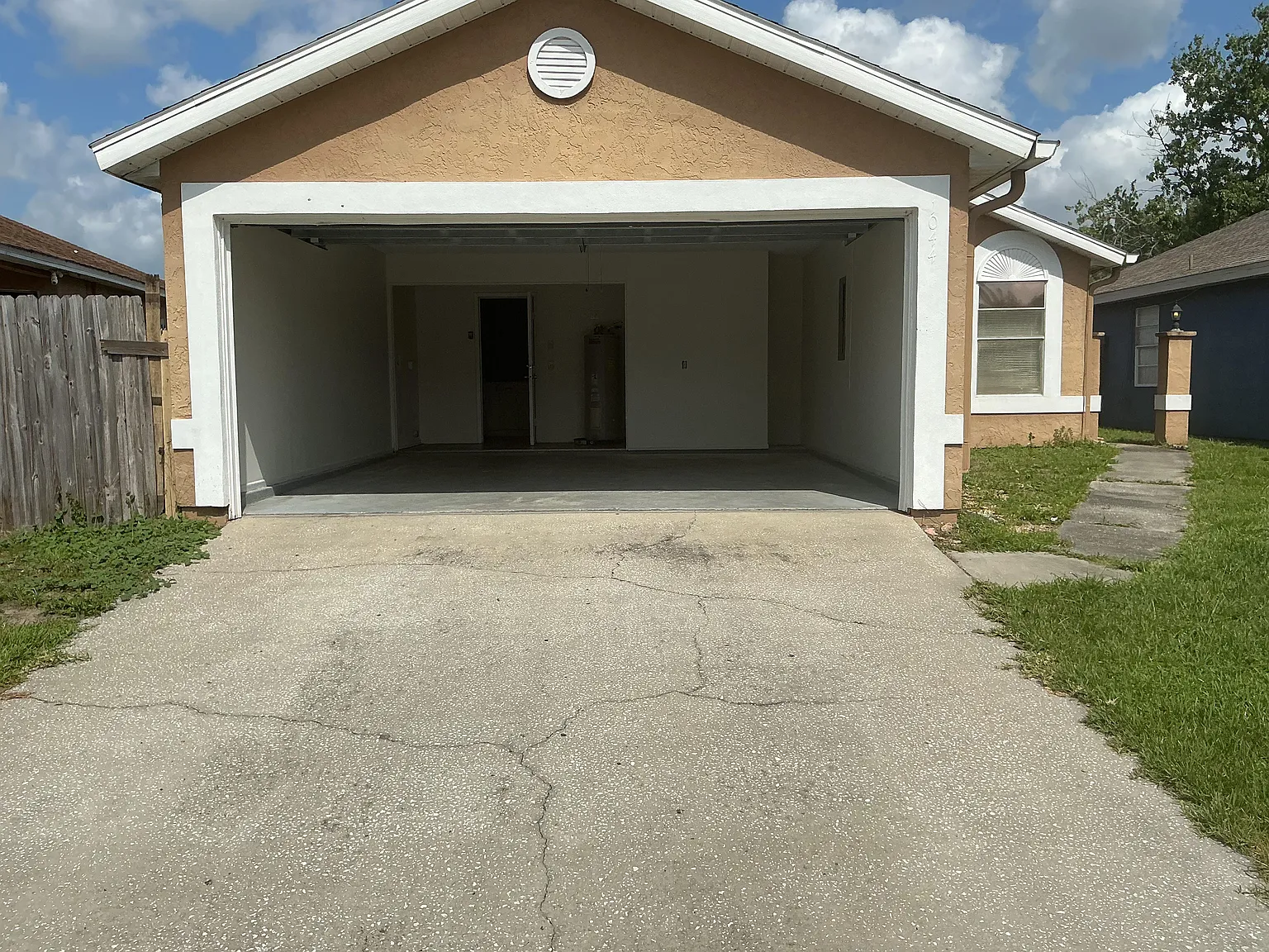 2 bed, 902 sqft, $2,100 — Photo 3