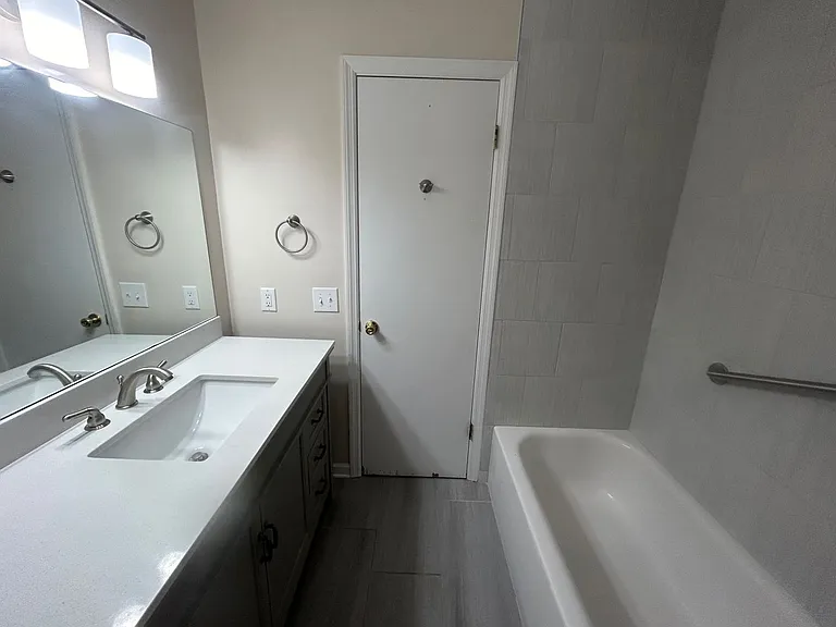 1015 Walters Ln — Photo 17