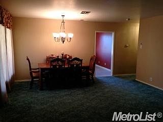 4th image of 952 E Augusta St