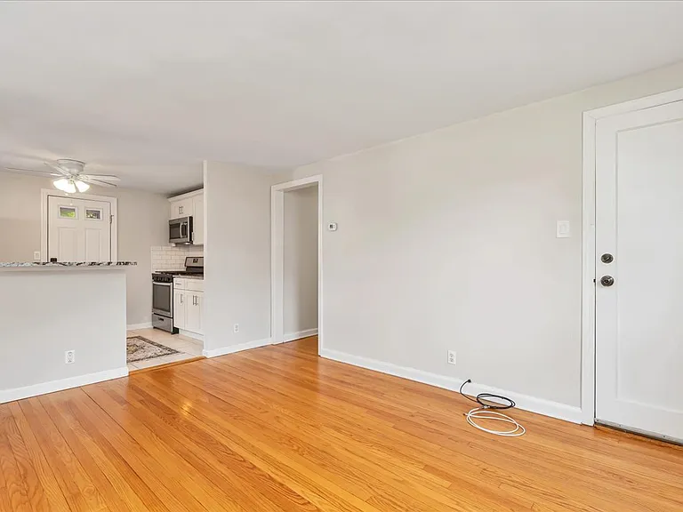 609 Willow Ave #1 — Photo 3