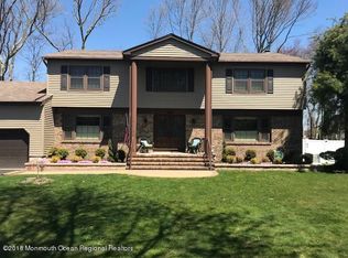 20 Shilling Rd, Manalapan, NJ 07726