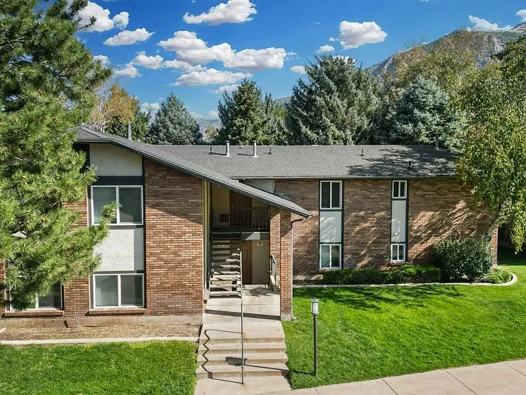 Mountain Ridge Manor — Photo 30