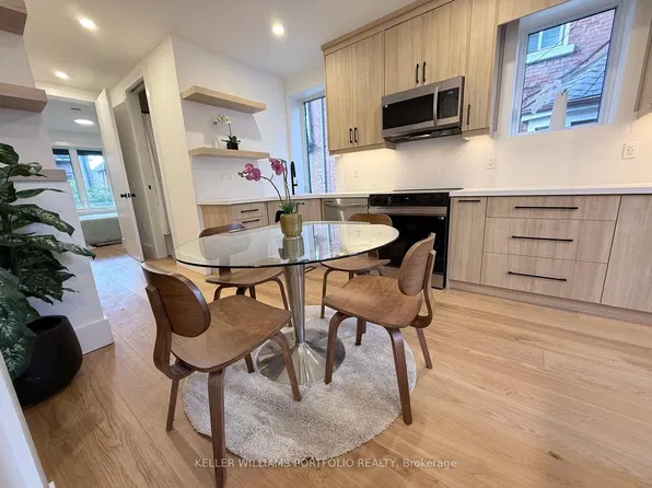 173 Beatrice St, Toronto, ON M6G 3E9