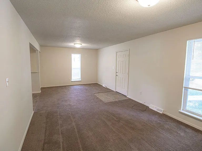 210 Wheaton Ct — Photo 5