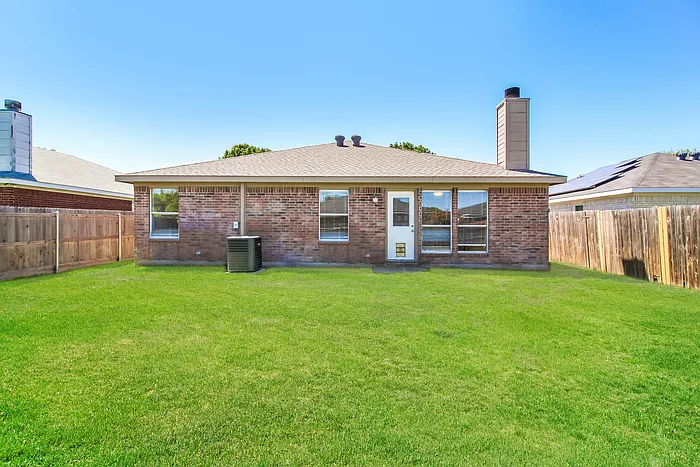 1909 Canyon Ridge St — Photo 14