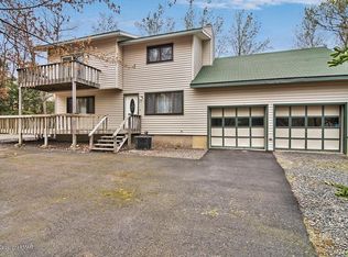 1726 Glade Dr, Long Pond, PA