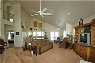 4th image of 843 Canyon Park Ave