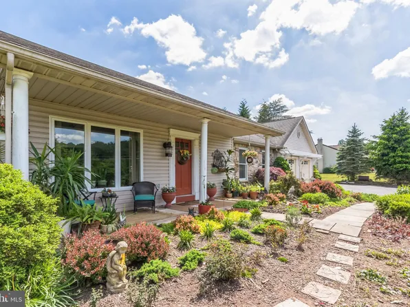 421 Golf Course Rd, Birdsboro, PA 19508