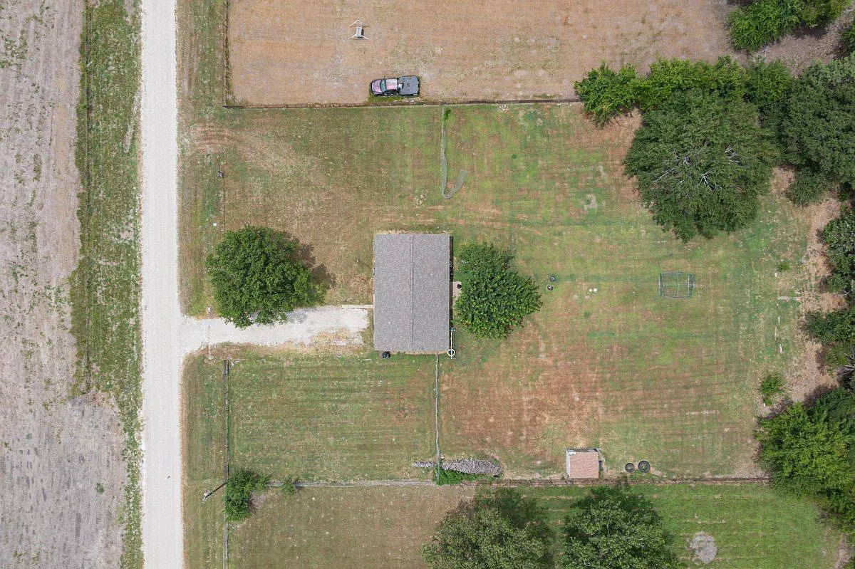 10332 Grabbs Ln — Photo 2