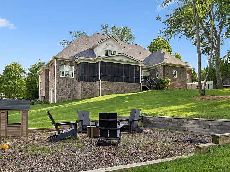 8231 Glover Dr — Photo 76