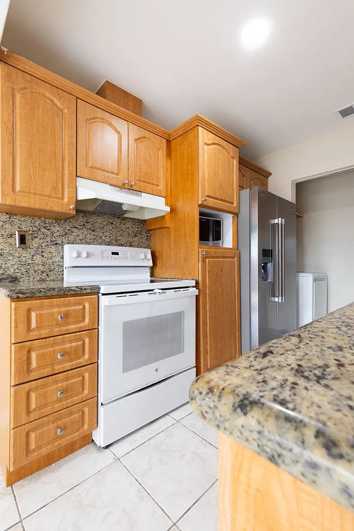 Devon-Aire Villas Sec 10 — Photo 4