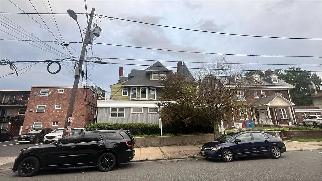 3 bed, 2000 sqft, $3,000 — Photo 1