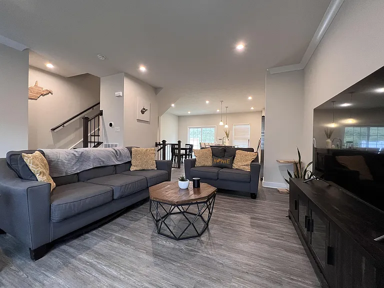 217 Stonehurst Dr #1 — Photo 8